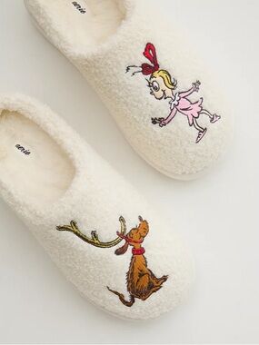 NWT AERIE Sherpa One-Piece Slippers with Grinch Themed Embroidery